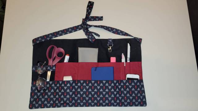 Tablier multipoches - maitresse noir et rouge