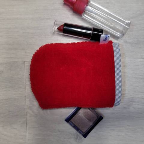 Gant dmaquillage rouge