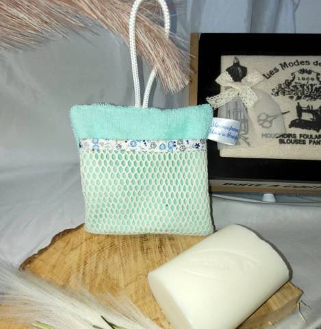 Pochette savon  suspendre vert d'eau